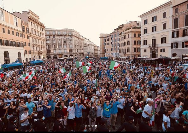 "Italian crowds"