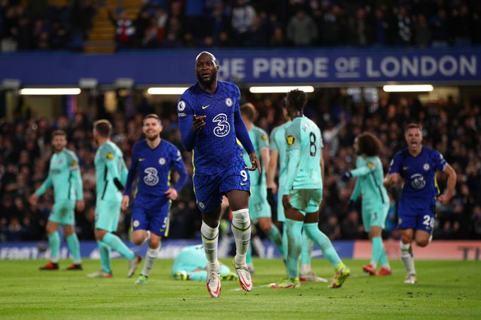 لوكاكو يحتفل بهدفه (المصدر: حساب الدوري الإنجليزي على تويتر)