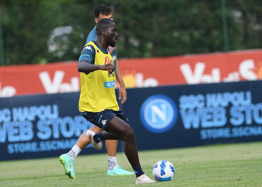 كوليبالي خلال تدريبات نابولي (المصدر: حساب كوليبالي الرسمي على تويتر)