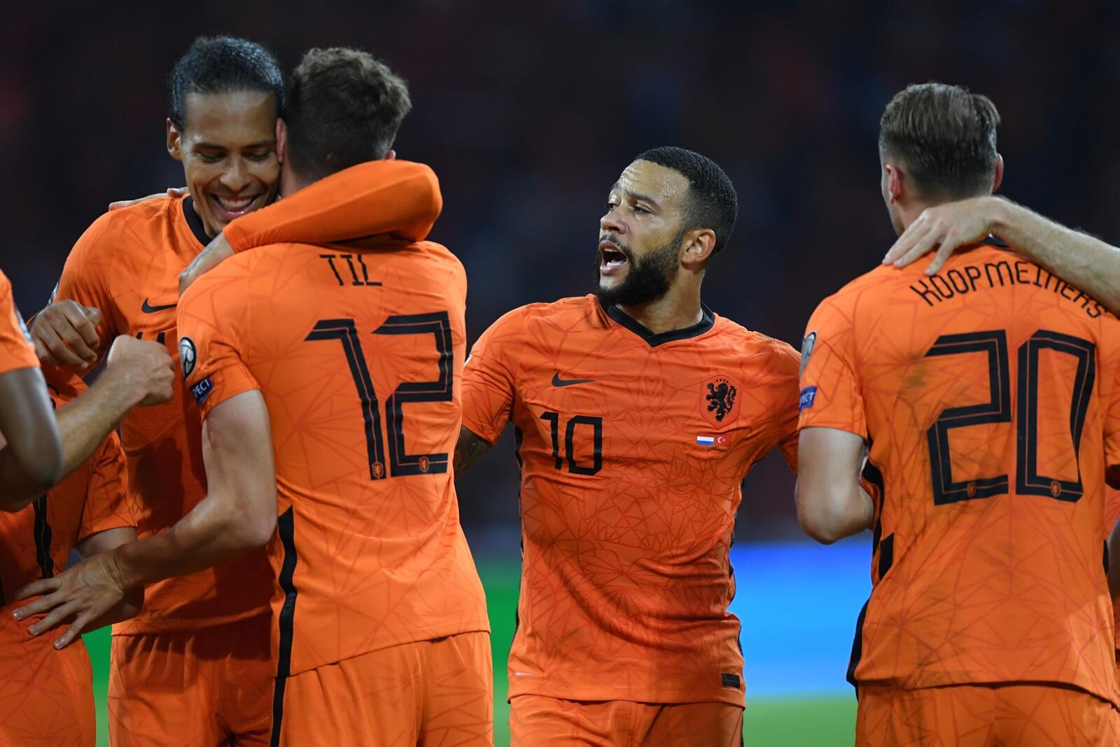 هولندا تسحق تركيا في تصفيات كأس العالم