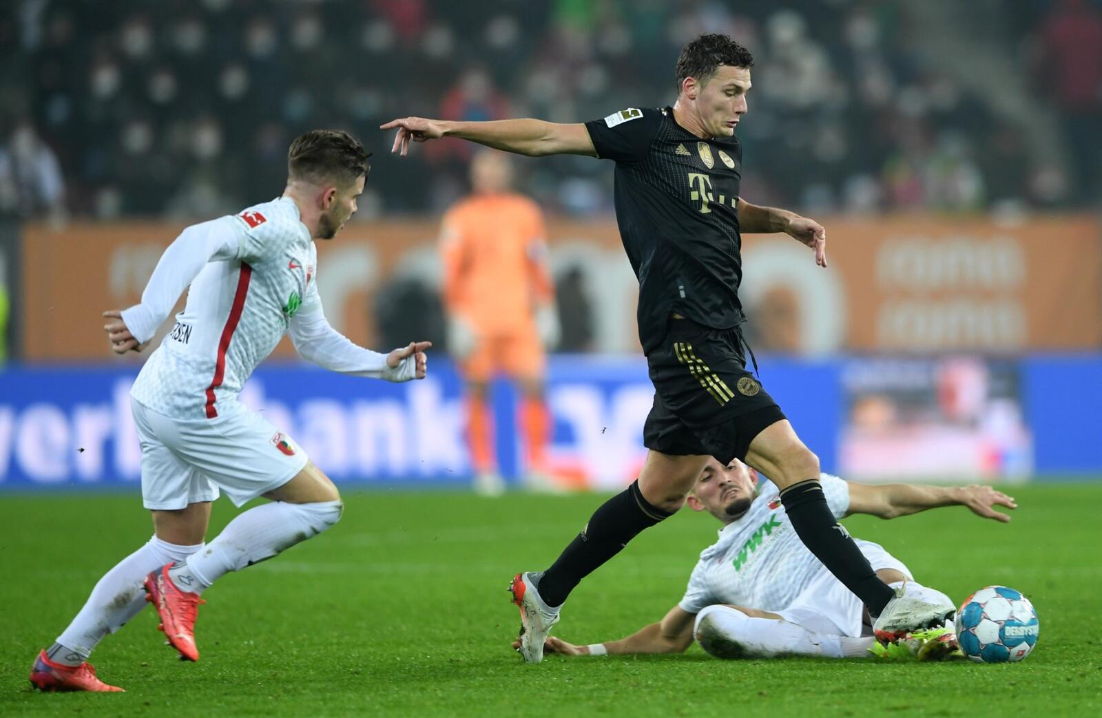 بايرن ميونيخ وأوغسبورغ