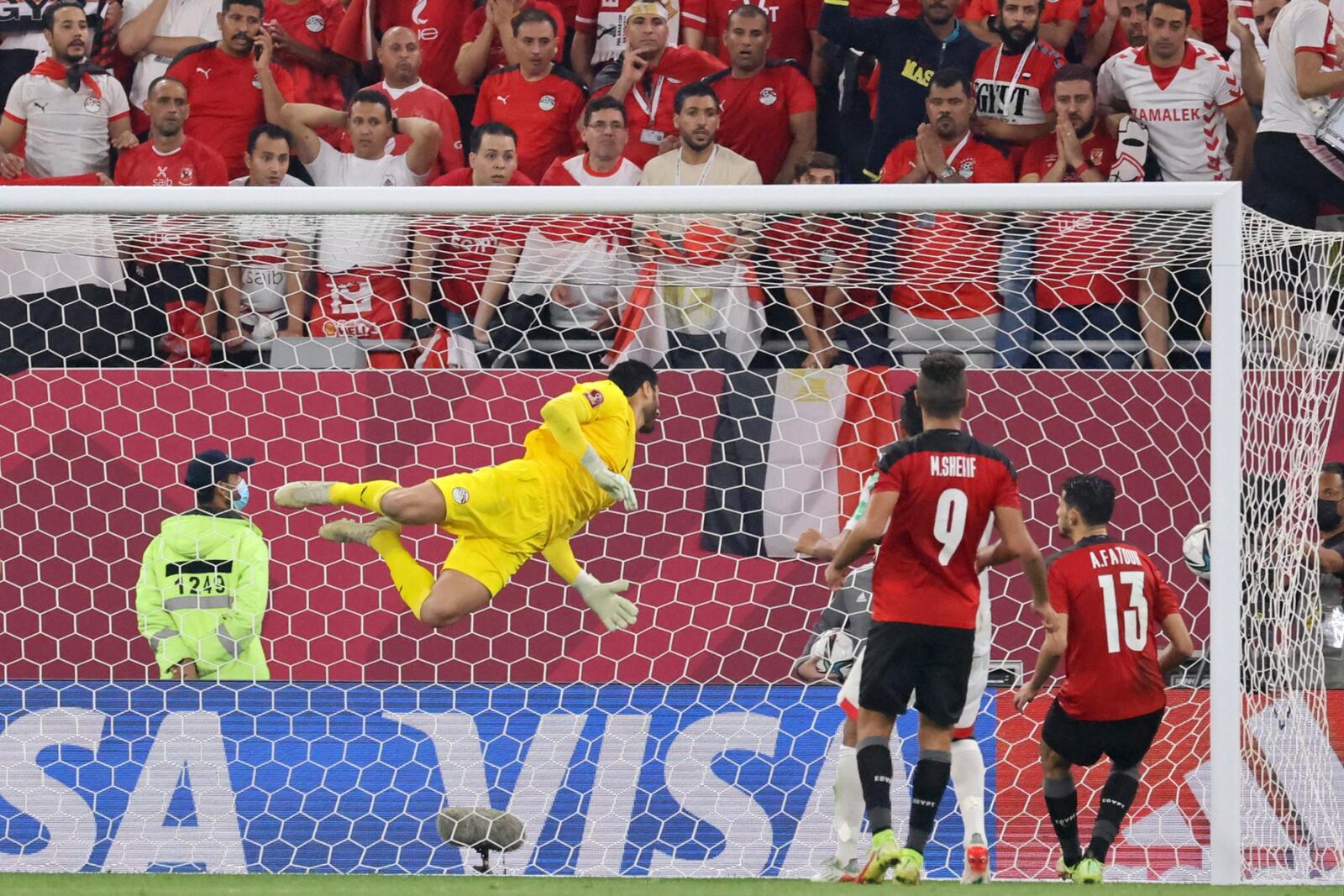لحظة تسجيل هدف انتصار تونس على مصر