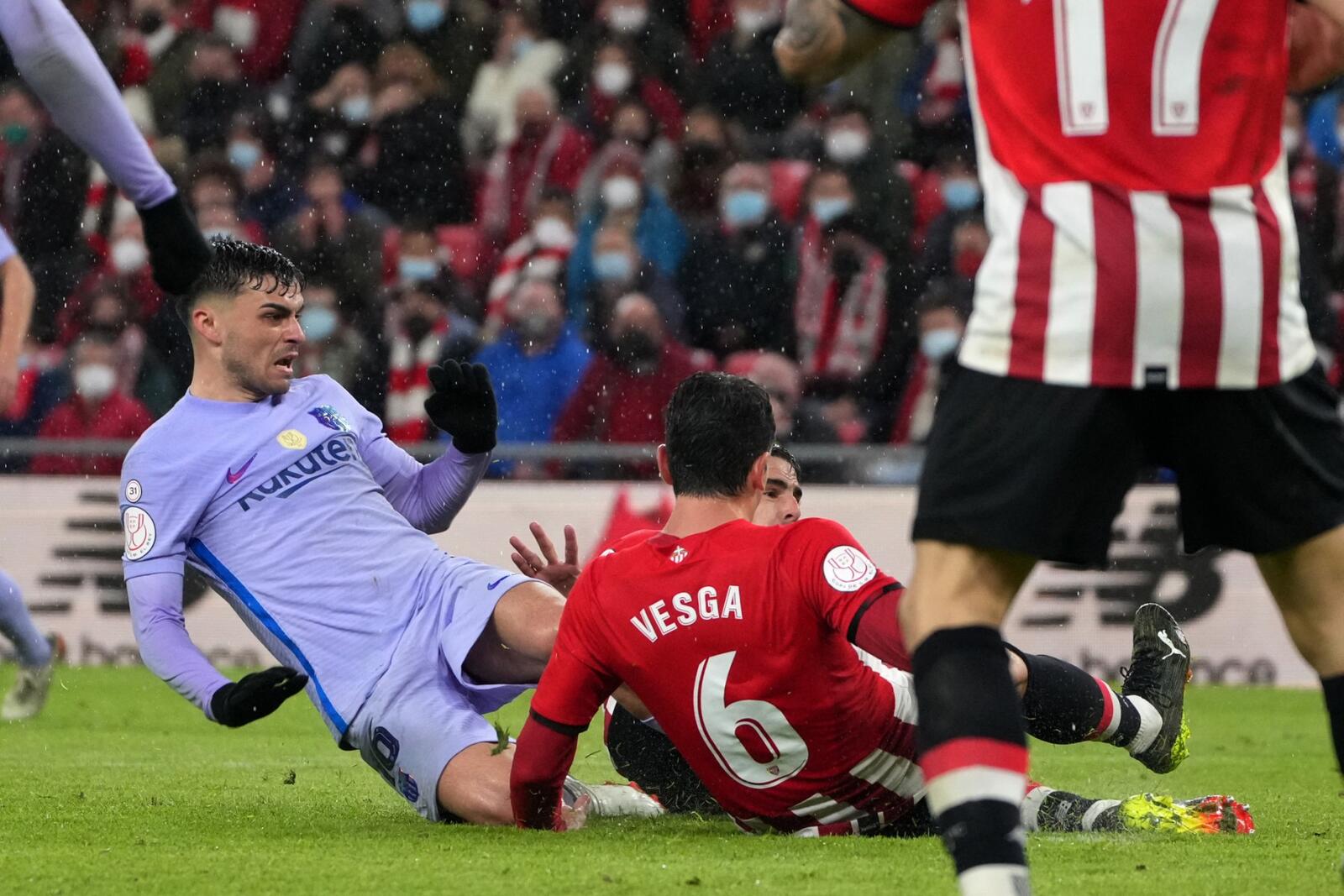 برشلونة يغادر البطولة