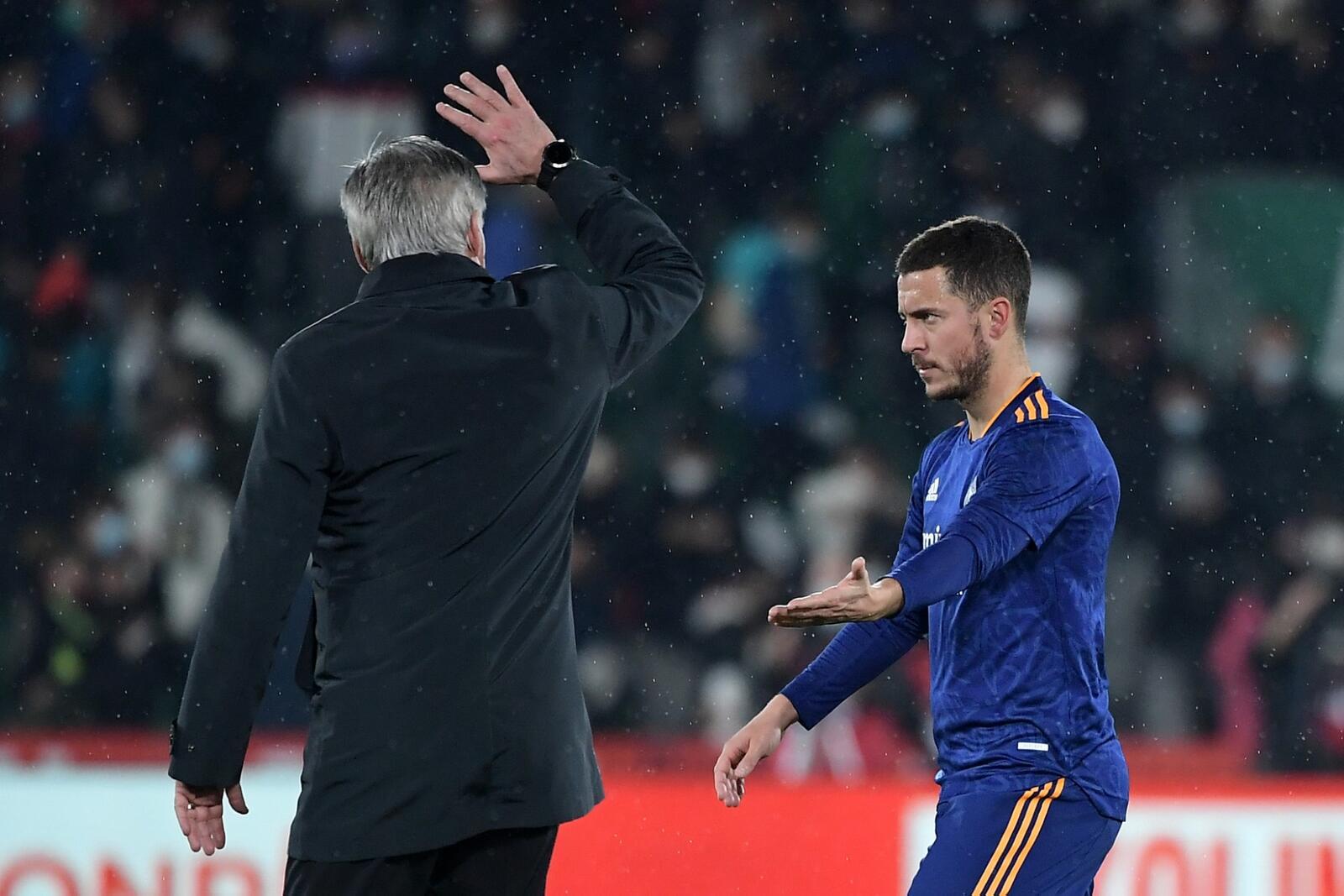 Ancelotti and Hazard (Photo: AFP)