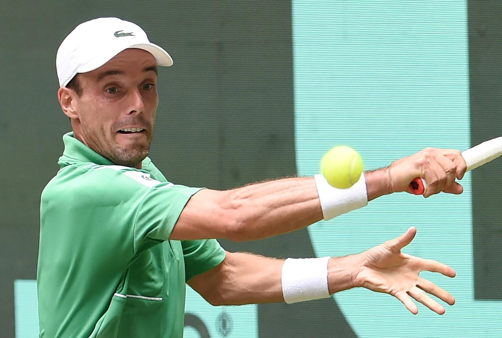 Spain's Roberto Bautista Agut returns the ball to Russia's Daniil Medvedev reacts (not pictured) during the men's singles quarter final match at the ATP 500 Halle Open tennis tournament in Halle, western Germany, on June 17, 2022. (Photo by CARMEN JASPERSEN / AFP)