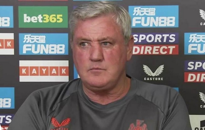 ستيف بروس مدرب نيوكاسل (المصدر: سكاي سبورتس)