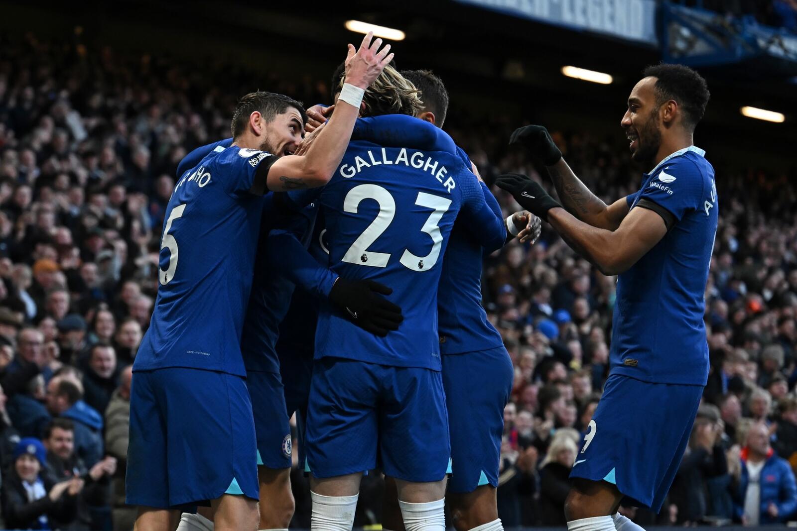 Chelsea's German midfielder Kai Havertz celebrates with teammates after scoring the opening goal during the English Premier League football match between Chelsea and Crystal Palace at Stamford Bridge in London on January 15, 2023. (Photo by Ben Stansall / AFP)