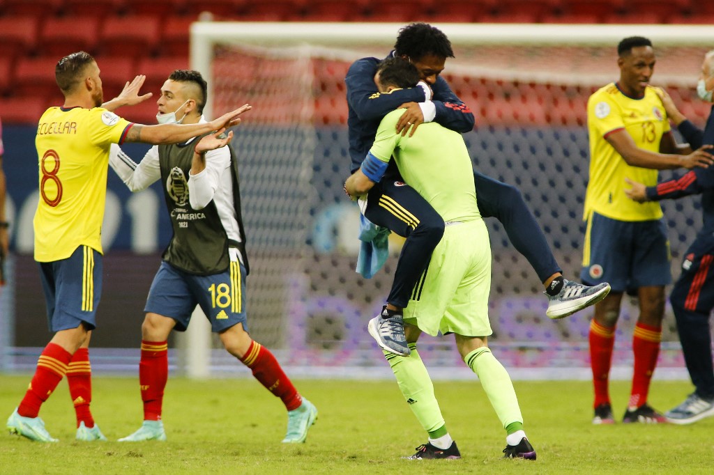 Colombia advance to face Messi 's Argentina