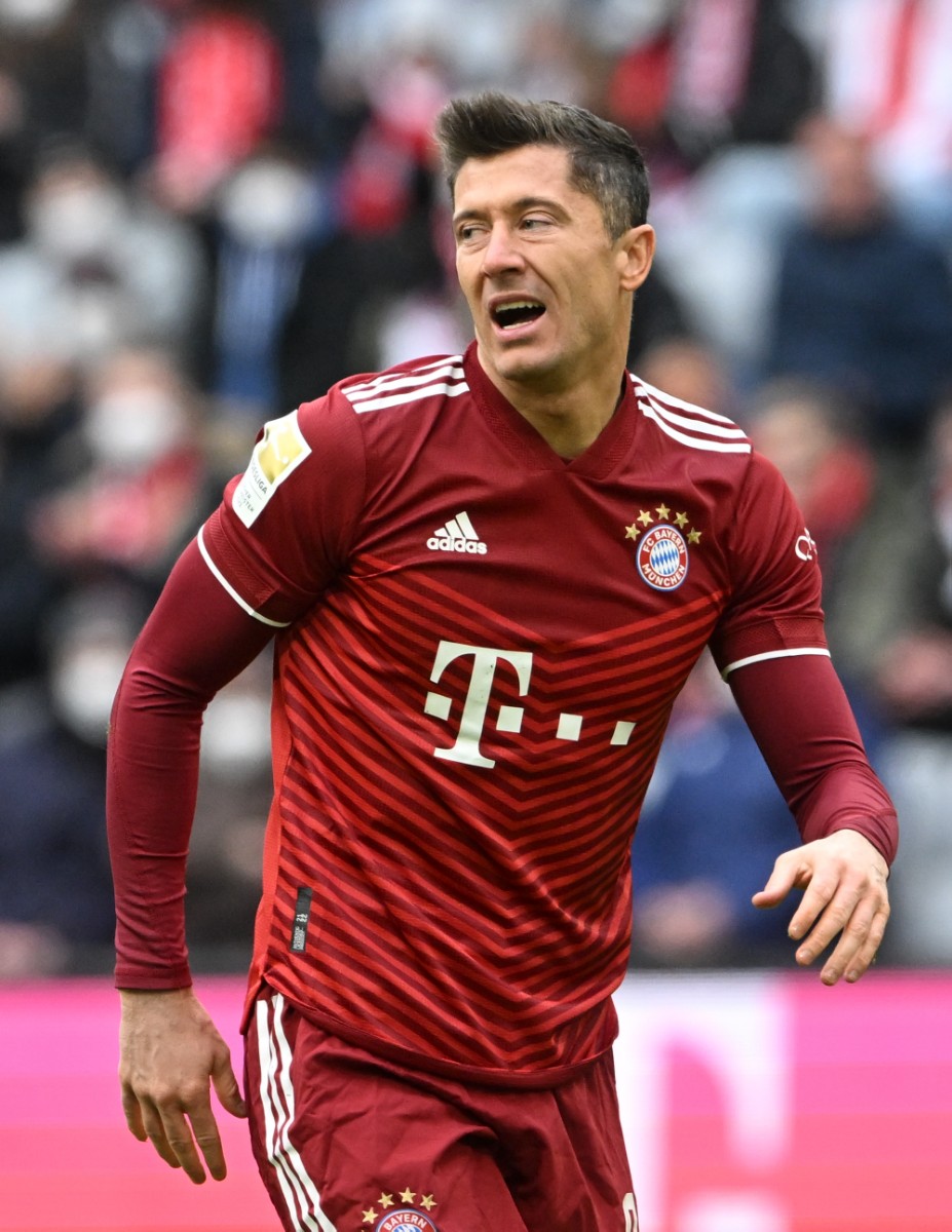 ليفاندوفسكي مرشح لخلافة رونالدو في مانشستر يونايتد