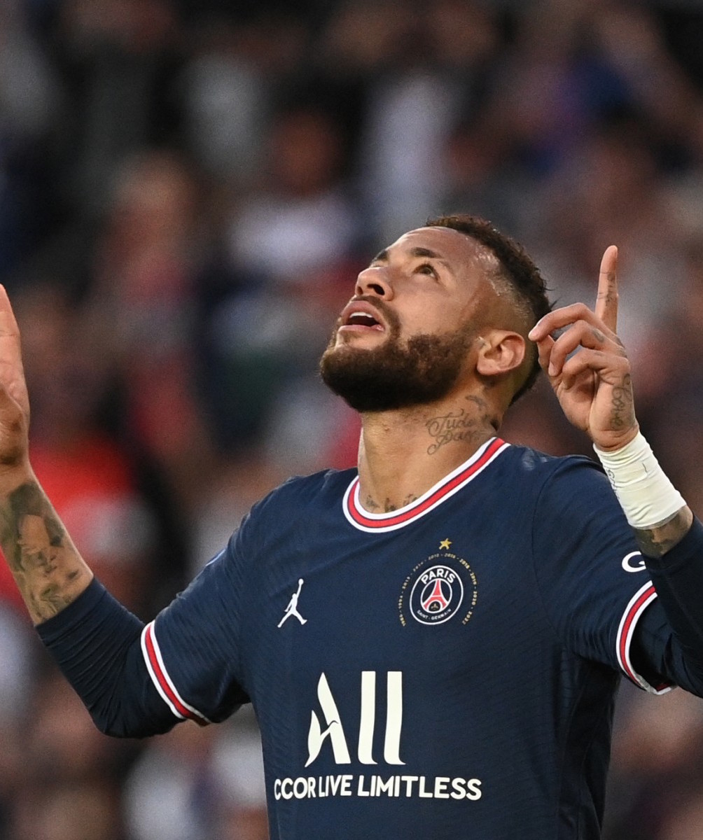 Paris Saint-Germain's Brazilian forward Neymar celebrates after scoring a penalty during the French L1 football match between Paris-Saint Germain (PSG) and ES Troyes AC at The Parc des Princes Stadium in Paris on May 8, 2022. (Photo by Anne-Christine POUJOULAT / AFP)