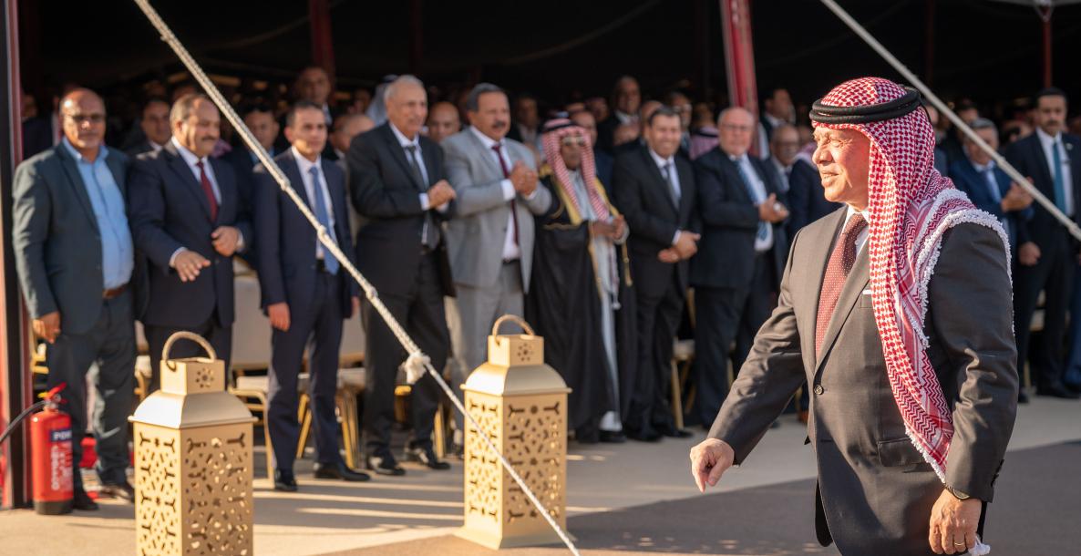 الملك عبدالله يقيم مأدبة عشاء لولي العهد