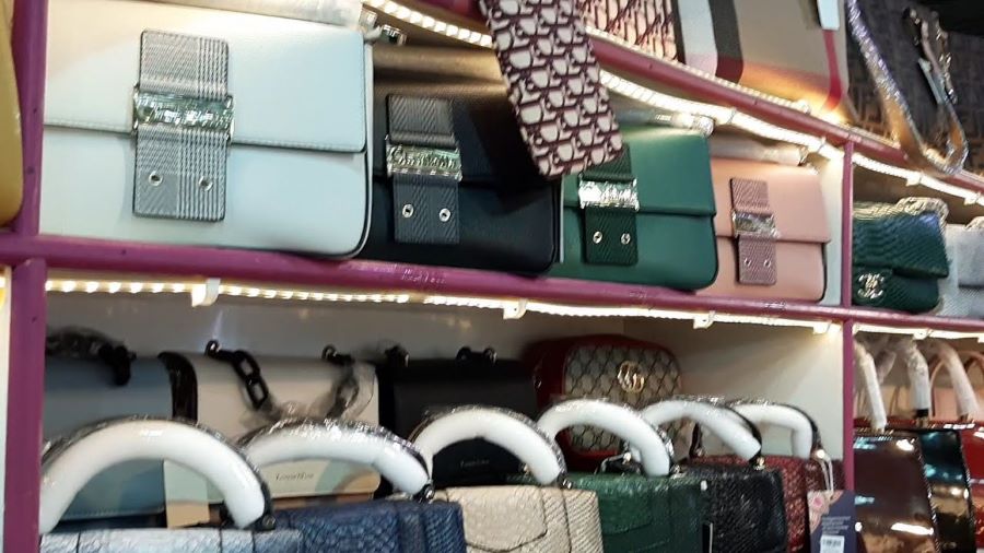 أبو صقر للشنط أسواق طيبه