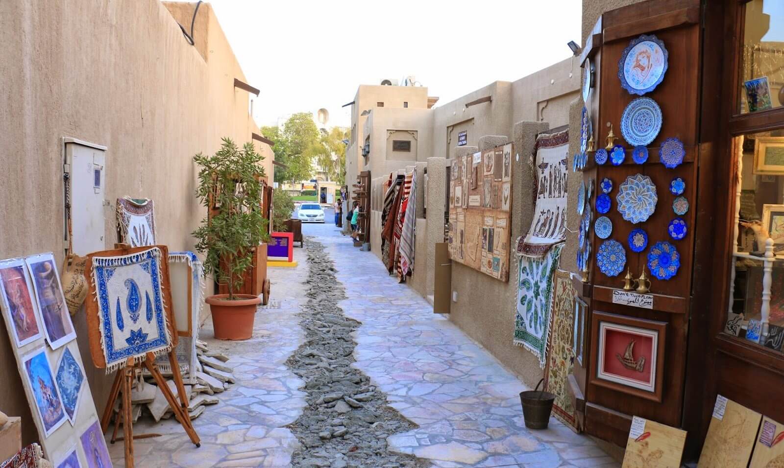 الخدمات الموجودة في سوق الفهيدي بر دبي