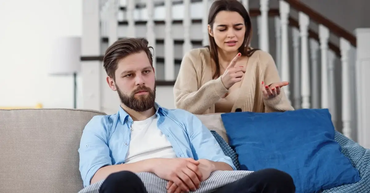تفسير حلم الشجار بالكلام مع شخص اعرفه للمطلقة