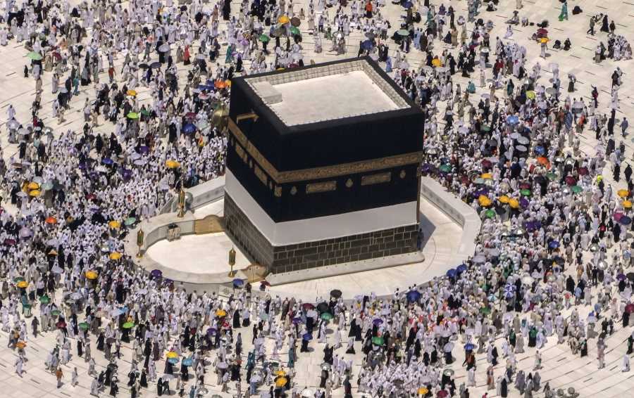 تفسير حلم الطواف حول الكعبة للعزباء