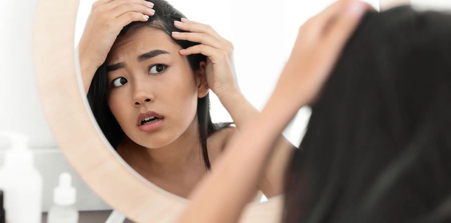 تفسير حلم تساقط الشعر عند لمسه للمخطوبة