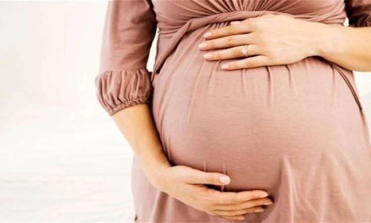 تفسير حلم رؤية بطن الحامل في المنام للمتزوجة التي ليس لديها أطفال