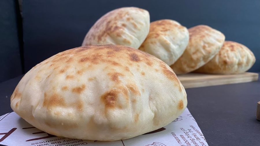 تفسير رؤية أخذ الخبز في المنام من الميت