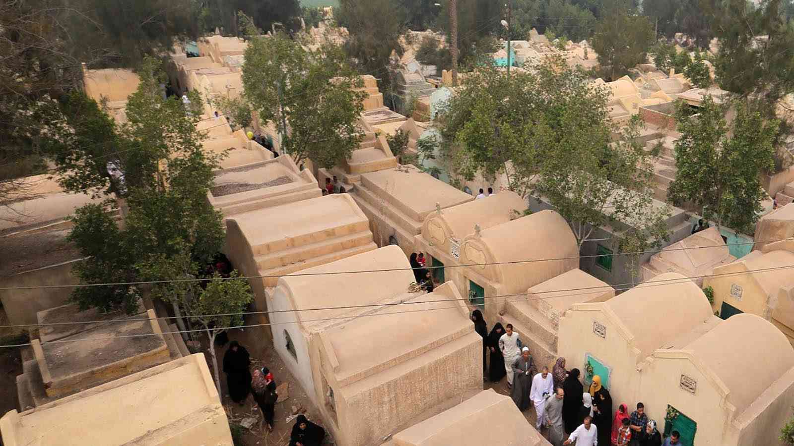 تفسير رؤية المقبرة في المنام للرجل الأعزب