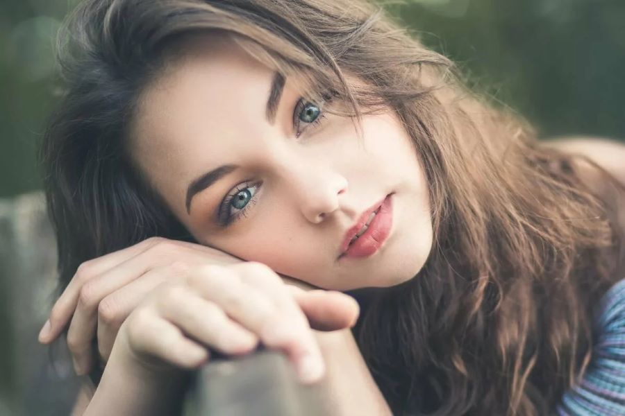 تفسير رؤية امرأة اعرفها في المنام للمتزوجة