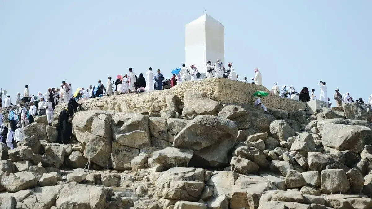 حكم صيام يوم عرفة للحاج