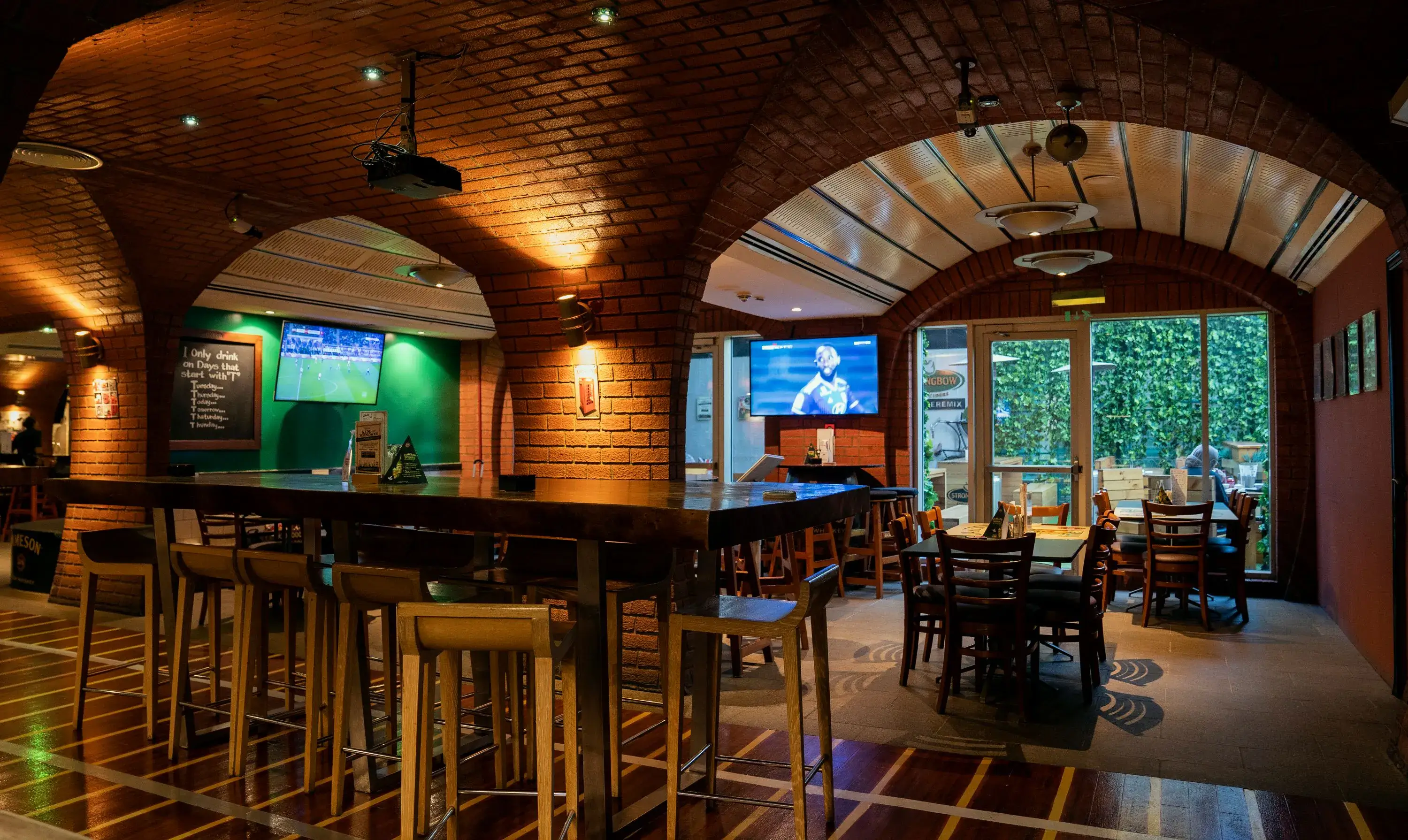 كافيه The Underground Pub