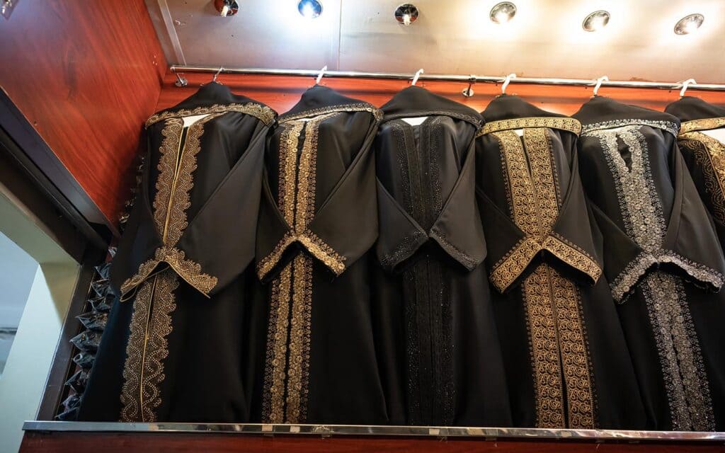 محل ميرا للعبايات