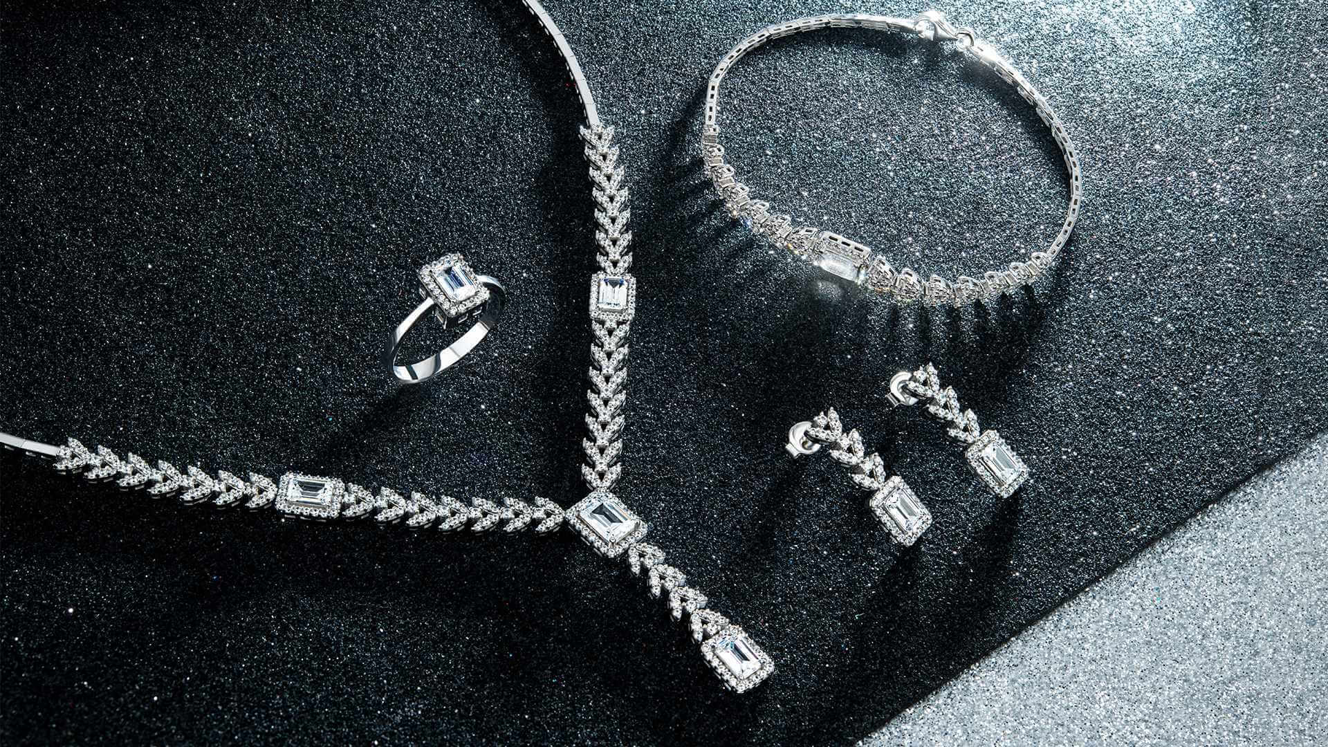 محلات المجوهرات والساعات في دبي فيستيفال سيتي مول
