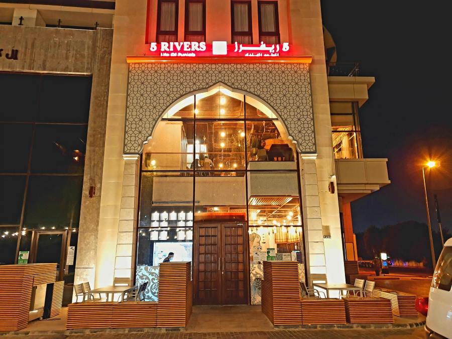 مطعم 5 ريفرز