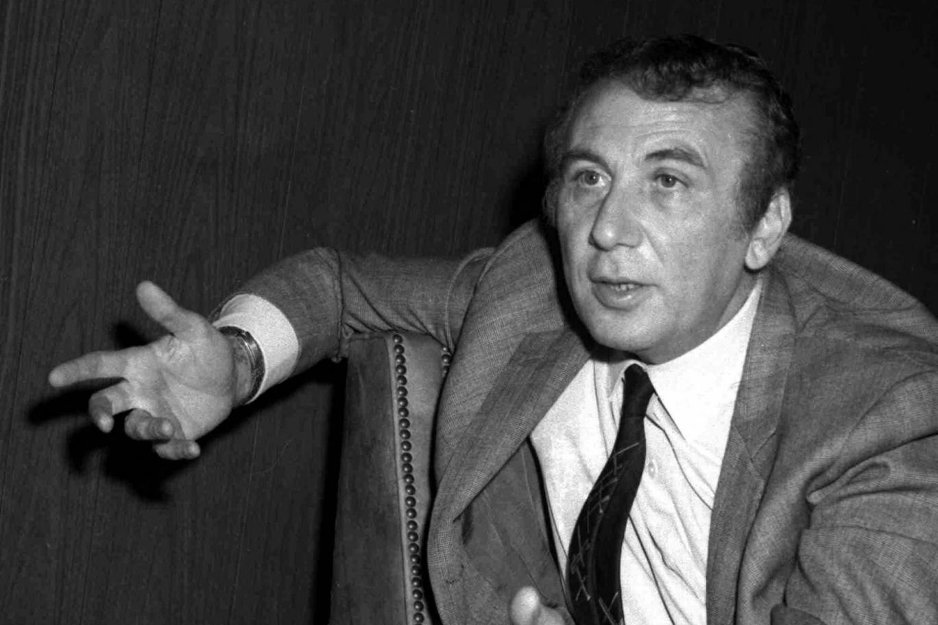 نزار قباني...من هو؟ وما هي أبرز قصائده الوطنية؟