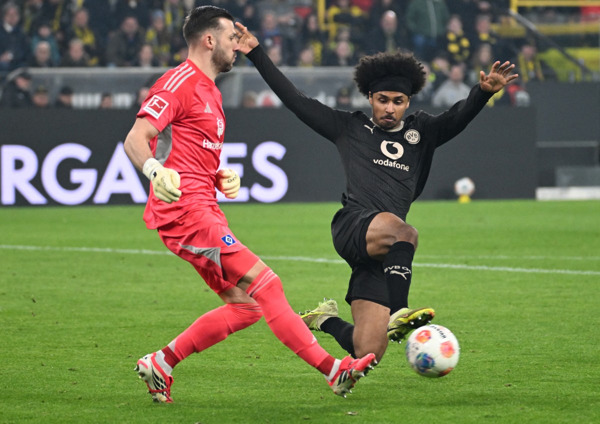 كريم أديمي نجم بوروسيا دورتموند الذي بات على بعد خطوة من برشلونة الإسباني