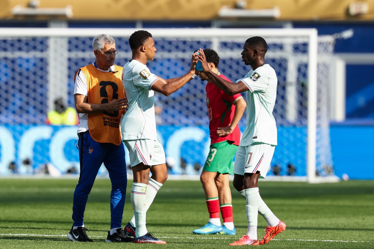 مبابي نجم منتخب فرنسا لحظة استبداله خلال مباراة المغرب