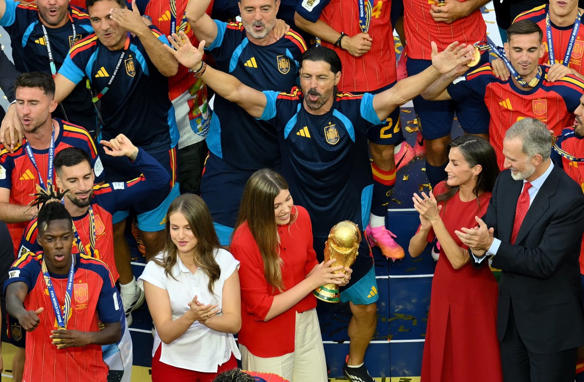 الأميرتان ليونور وصوفيا تخطفان الأضواء في ليلة تتويج إسبانيا بكأس العالم