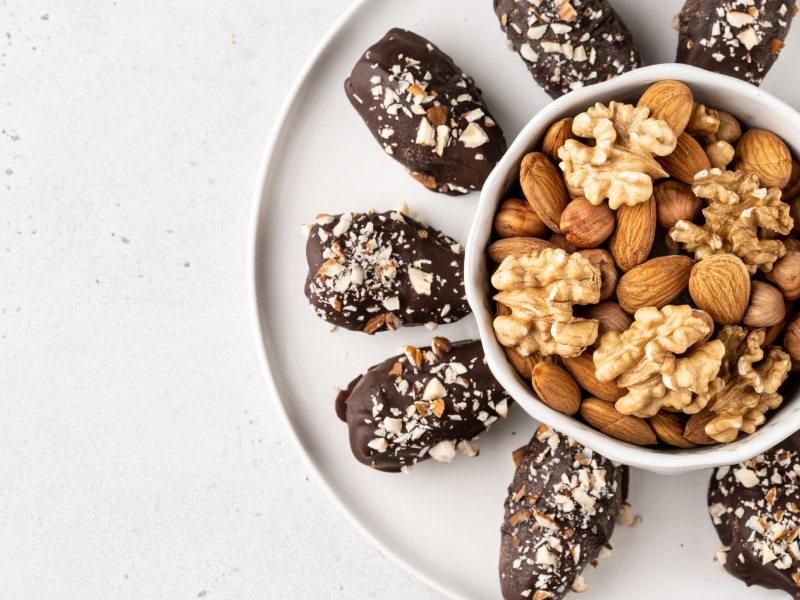 أسهل طريقة لتحضير التمر بالشوكولاتة