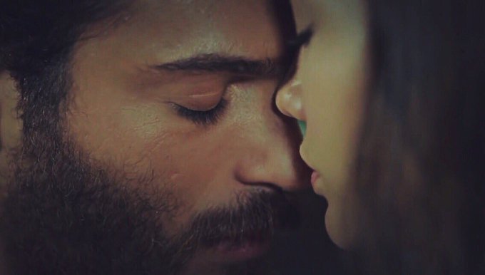 quando Can Yaman e Demet Özdemir annunceranno il loro amore Can Yaman ve Demet Özdemir aşklarını ne zaman açıklayacak?