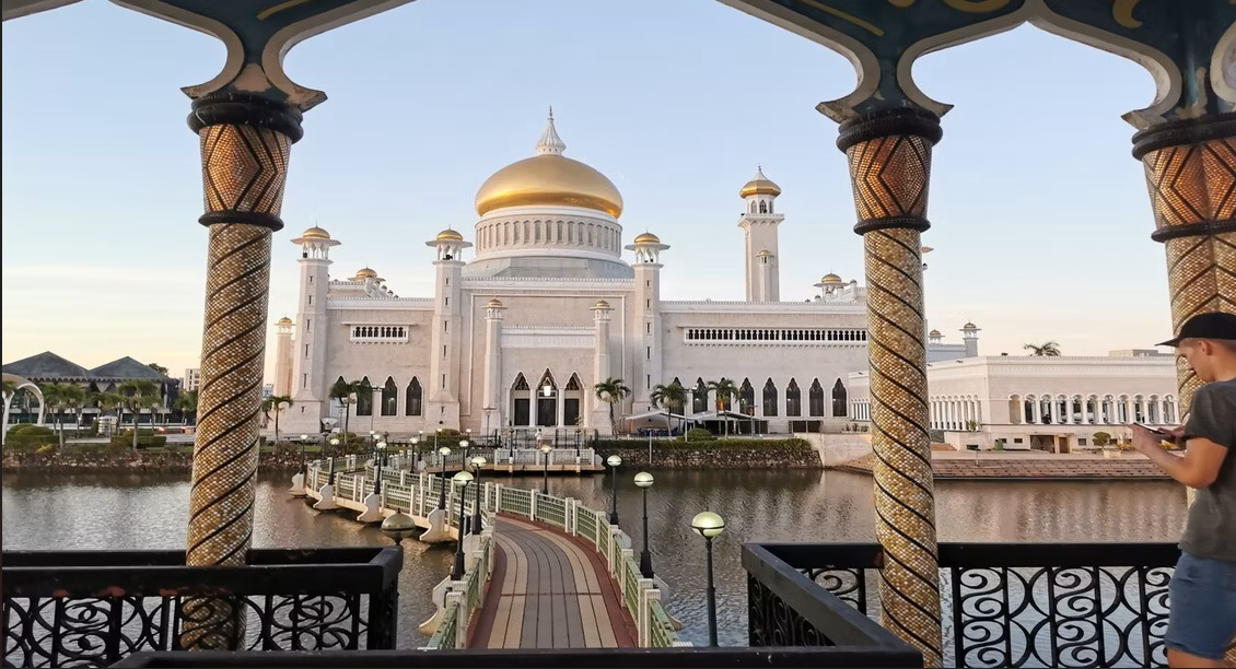  مسجد السلطان عمر علي سيف الدين