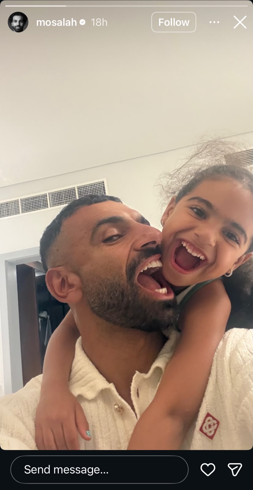 بعيدًا عن الملاعب.. محمد صلاح يشارك أجمل لحظاته مع ابنتيه..(صور)