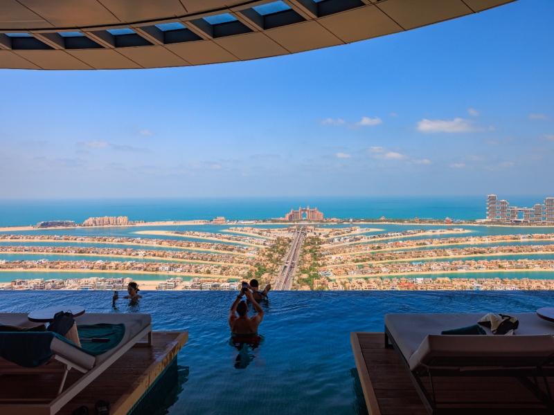 أهم 6 مسابح فخمة ومبهرة في دبي هذا الصيف