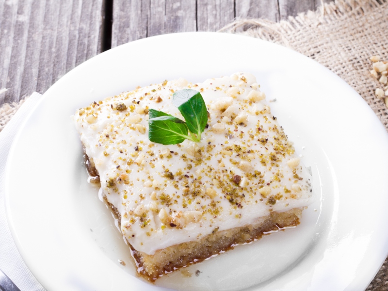 أطباق رمضانية: 3 حلويات شهية زلابيا، عيش السرايا وقطايف