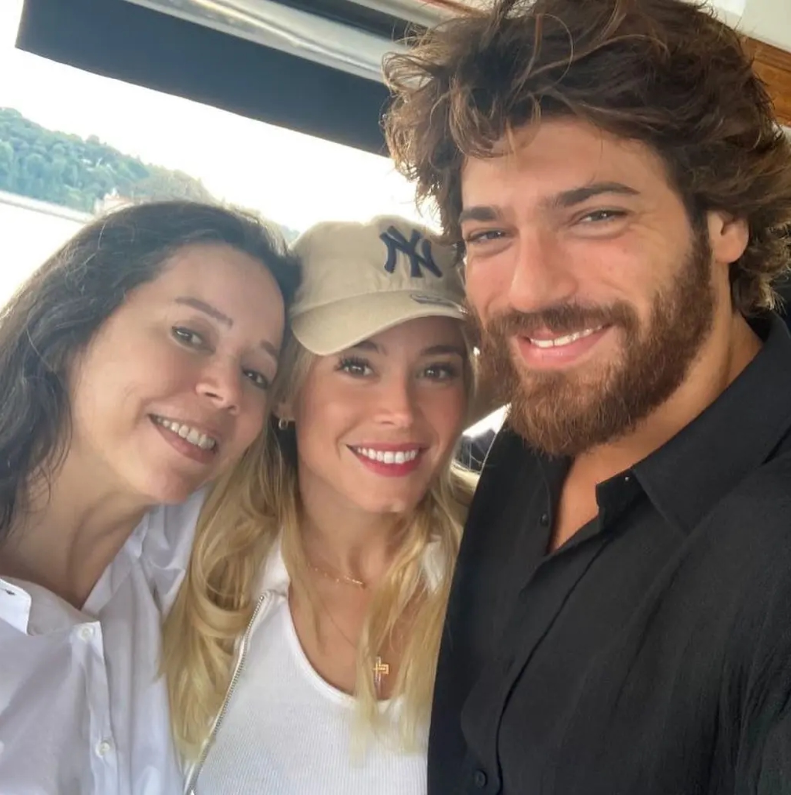 can yaman mother madre anne Güldem Yaman with diletta leotta 