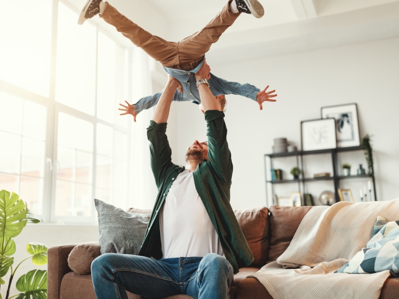 5 أكثر أخطاء تربوية شائعة يرتكبها الوالدين 