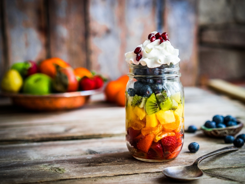 أطباق رمضانية: سلطة فواكه، سلطة الباستا ومافن التوت لوجبة السحور