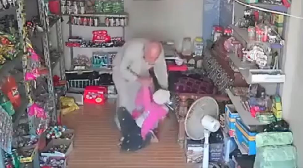 Man harasses a child in Syria