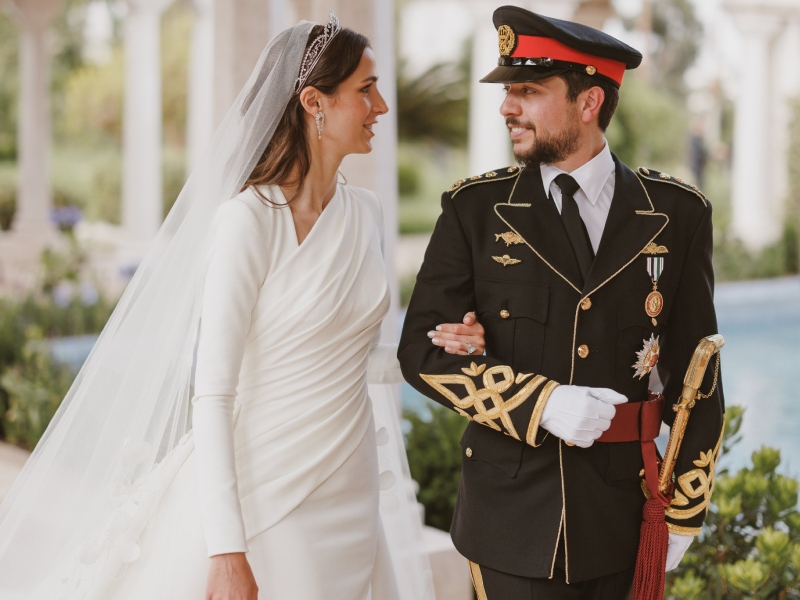 بالصور أجمل نظرات الحب بين الأمير حسين والأميرة رجوة