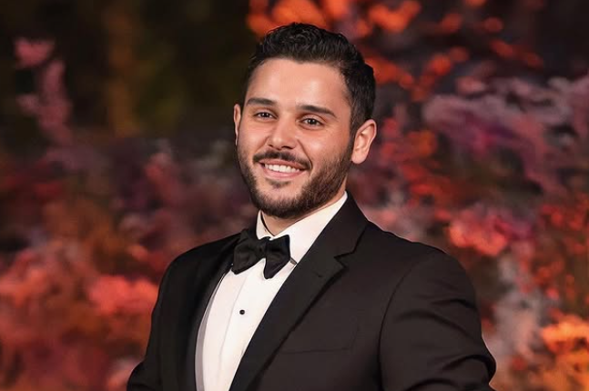 الوليد الحلاني يفاجئ الجمهور: وقعت في حب امرأة أكبر مني!