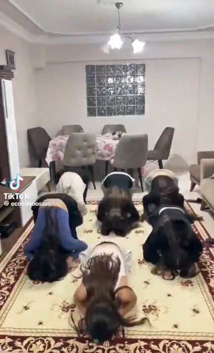 Turkish women mock Islamic prayers