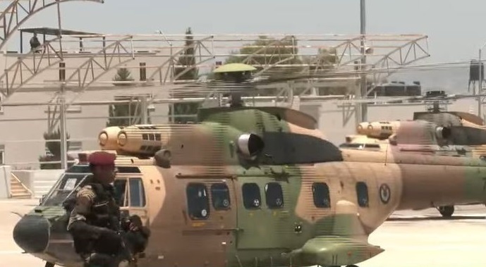 عباس يصل جنين على متن مروحية أردنية