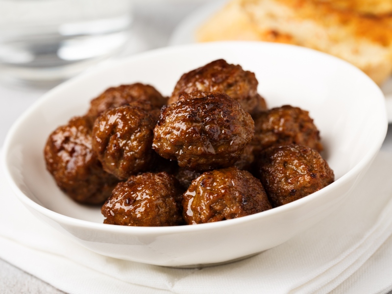 كرات اللحم بصلصة الثوم والعسل
