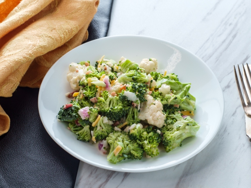 أطباق رمضانية: سلطة القرنبيط، شوربة الأورزو وكرات الشوكولاتة الشهية