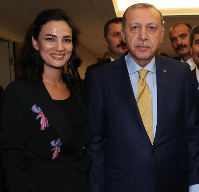 سيدا ساريباش برفقة الرئيس التركي أردوغان
